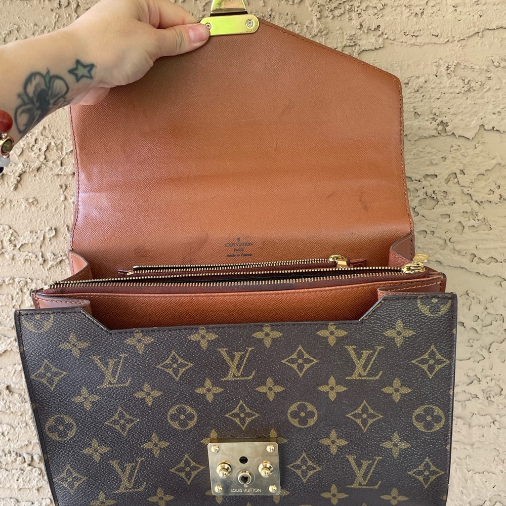 Louis Vuitton purse - Picture 7 of 11